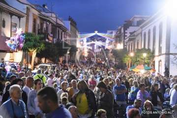 Máxima expectación en la bajada de la Virgen del Pino (Foto Antonio Alí)